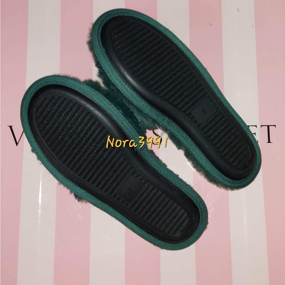 PINK VS Faux Fur Slipper size Small NIP - Picture 6 of 8